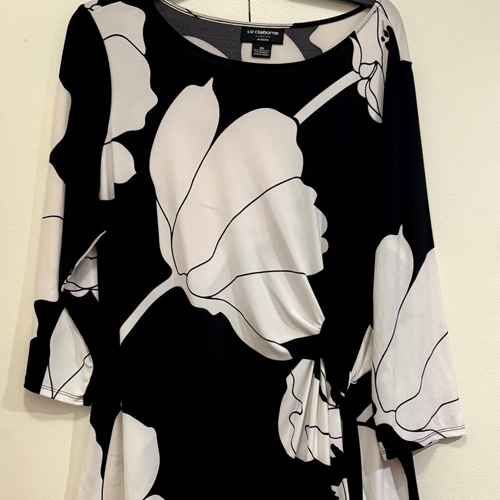 Liz Claiborne Monochrome Floral Blouse